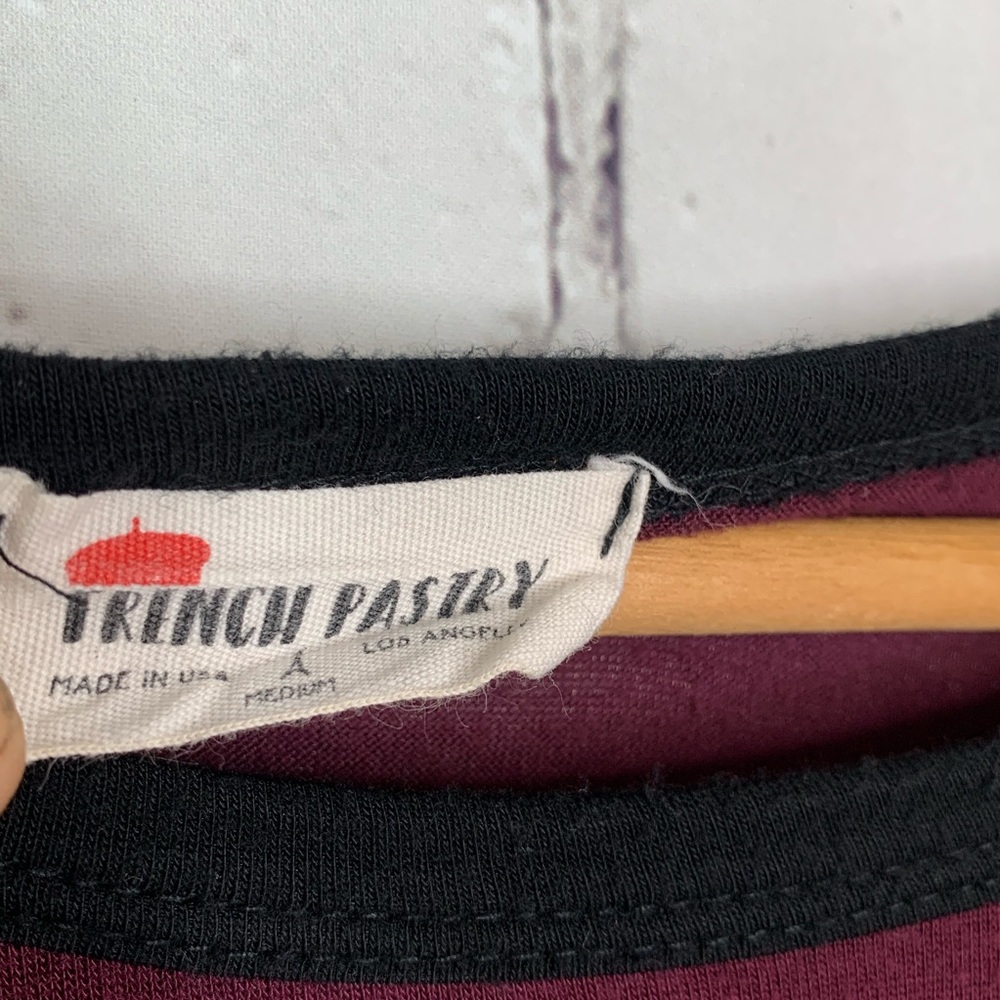 🌈3X$25⚡️French Pastry Alien Burgundy T-Shirt M - Picture 2 of 3